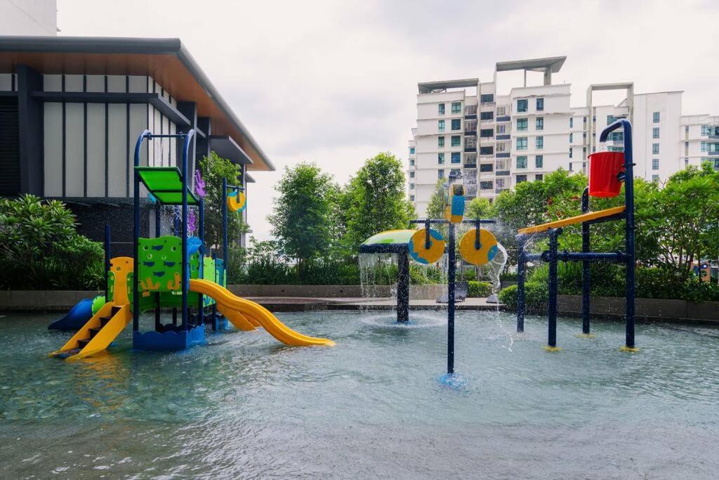 Pangsapuri Lavile Infinity Pool Walk To Sunway Velocity And Mrt