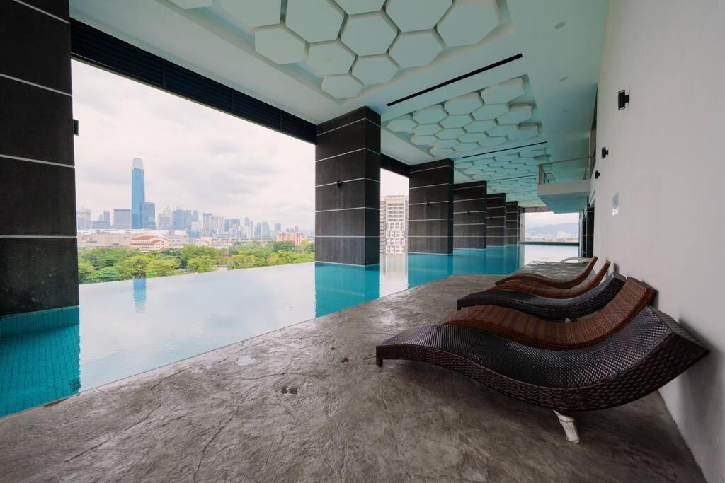 Lavile Infinity Pool Walk To Sunway Velocity And Mrt Pangsapuri Kuala Lumpur