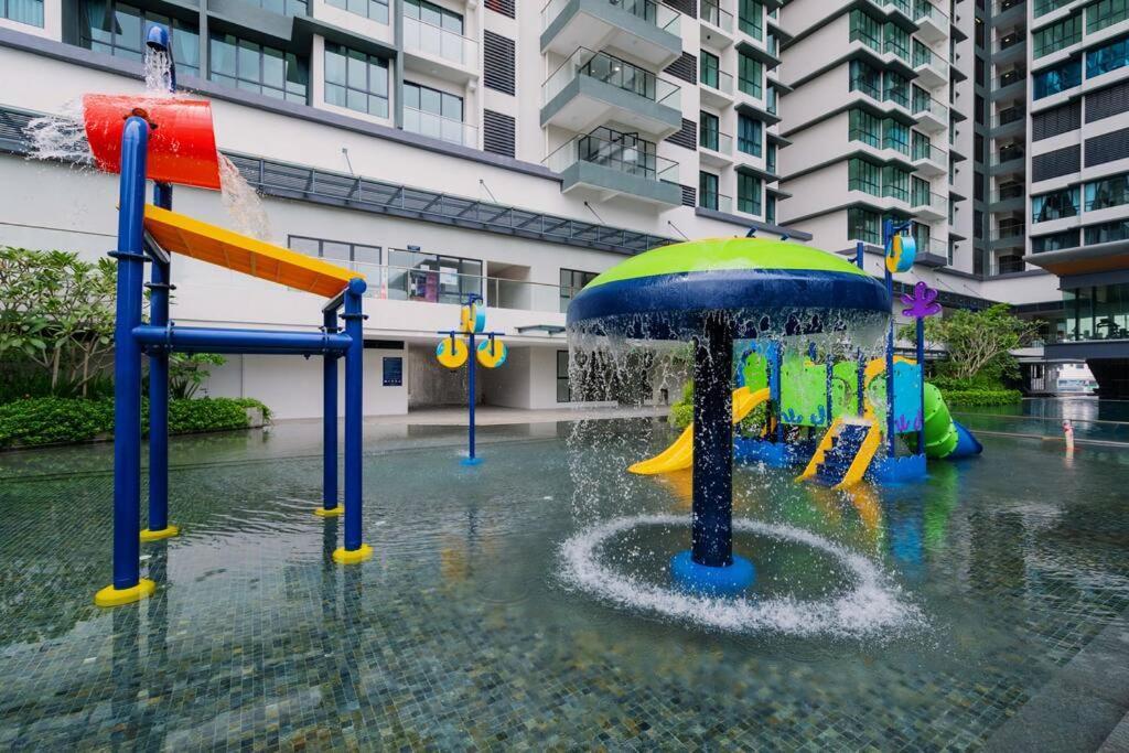 Lavile Infinity Pool Walk To Sunway Velocity And Mrt * Kuala Lumpur