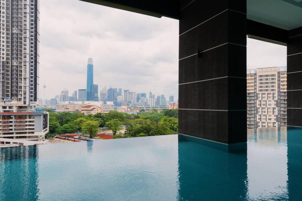 Lavile Infinity Pool Walk To Sunway Velocity And Mrt *
