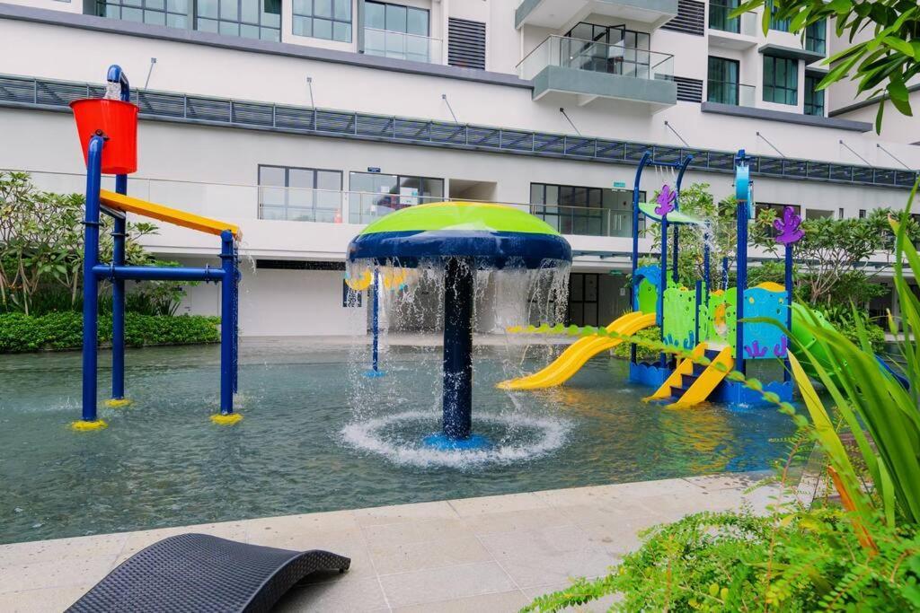 Pangsapuri Lavile Infinity Pool Walk To Sunway Velocity And Mrt *
