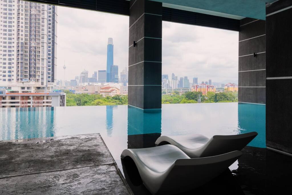 Lavile Infinity Pool Walk To Sunway Velocity And Mrt *