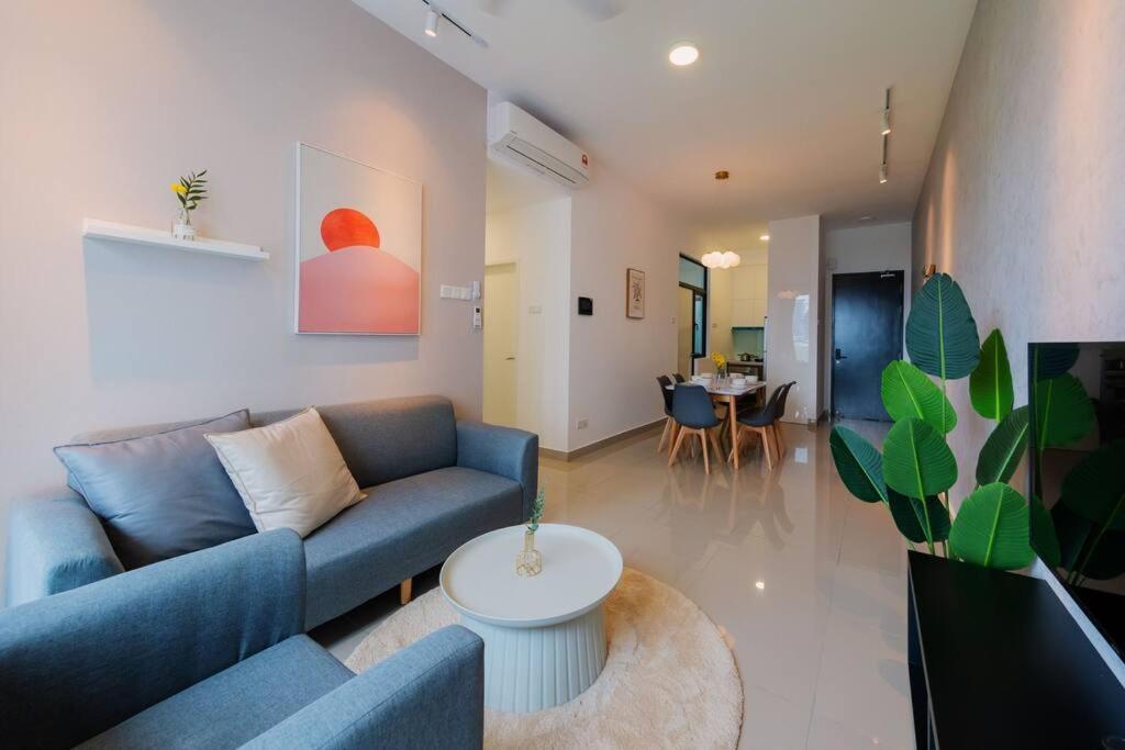 Lavile Infinity Pool Walk To Sunway Velocity And Mrt Apartment