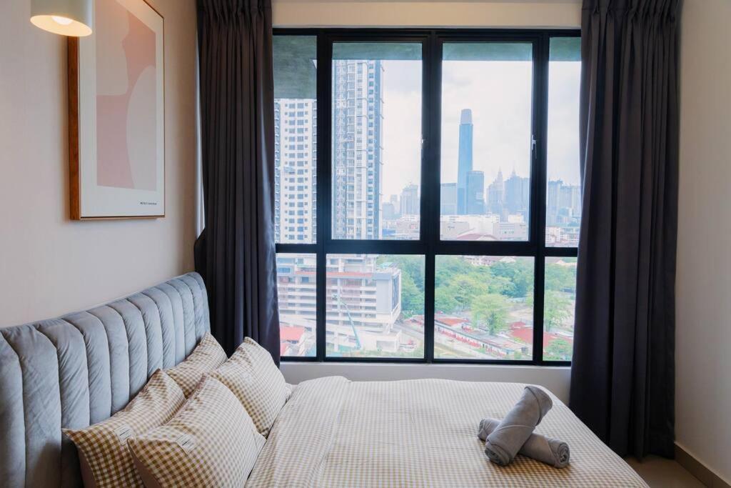 Lavile Infinity Pool Walk To Sunway Velocity And Mrt Apartment