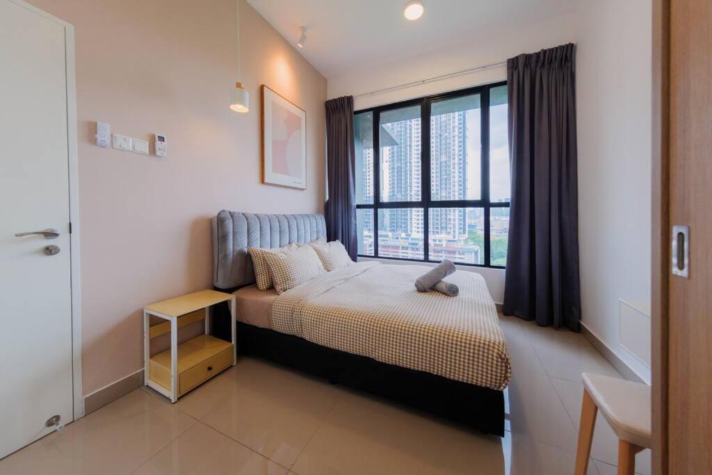 Apartment Lavile Infinity Pool Walk To Sunway Velocity And Mrt